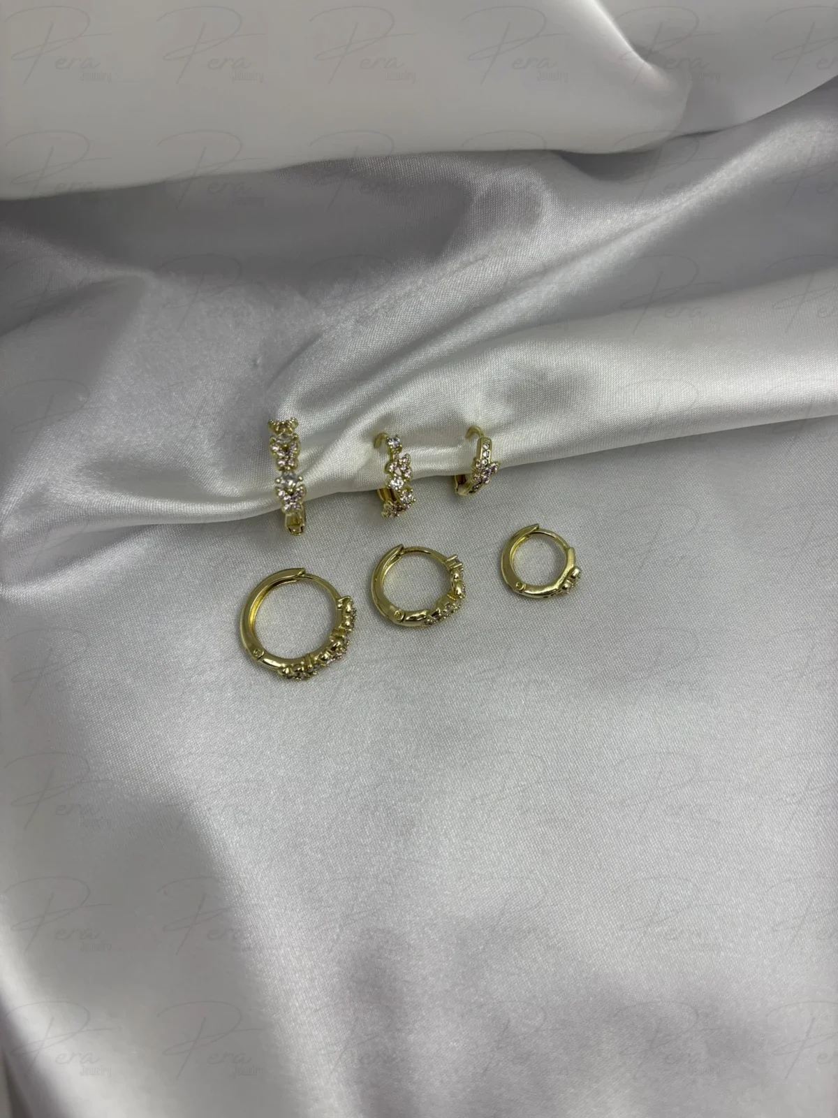 14K Çoklu Taşlı Kelebek Detaylı Küpe Seti